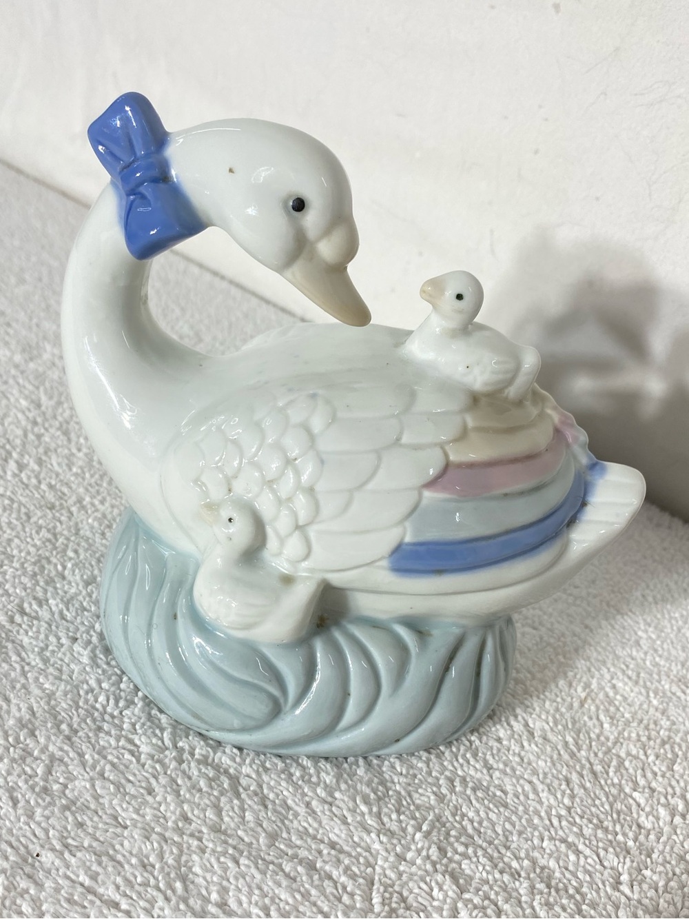Vintage 90s Porcelain Mother Swan and Baby Cygnets Figurine Ribbon Geese Country